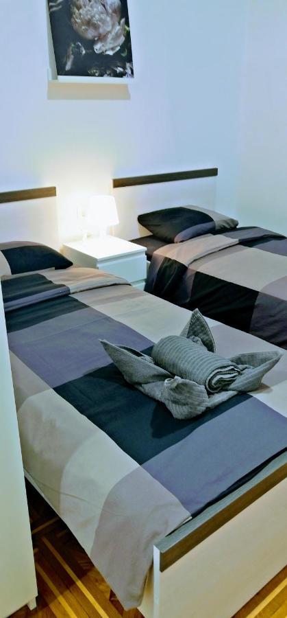 Zpula Center Studio Apartments Luaran gambar
