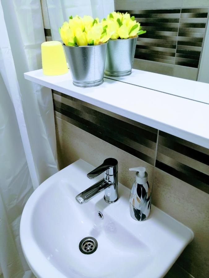 Zpula Center Studio Apartments Luaran gambar