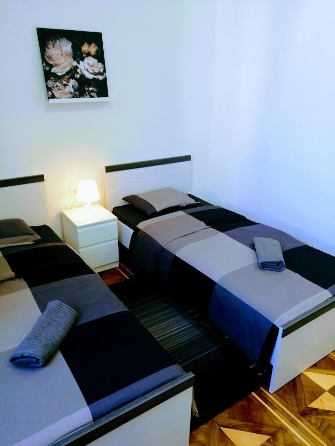 Zpula Center Studio Apartments Luaran gambar