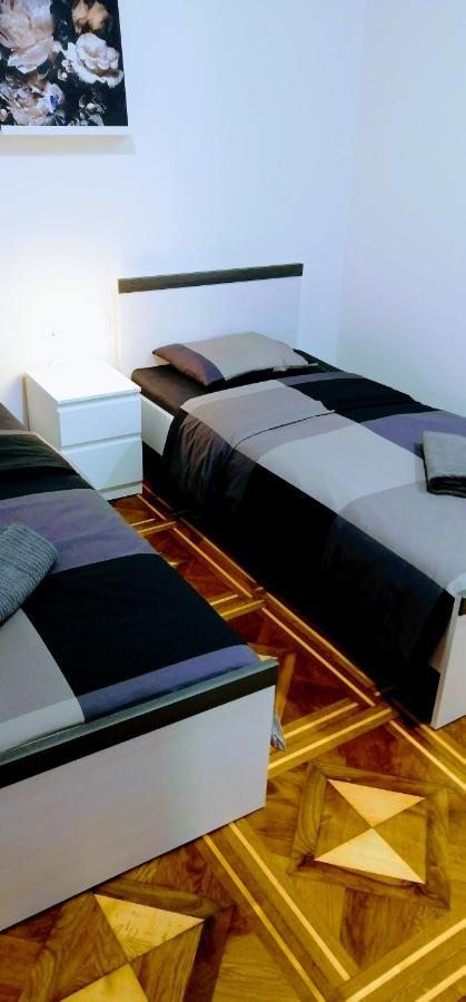 Zpula Center Studio Apartments Luaran gambar