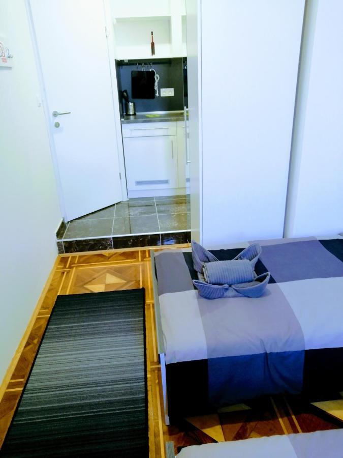 Zpula Center Studio Apartments Luaran gambar
