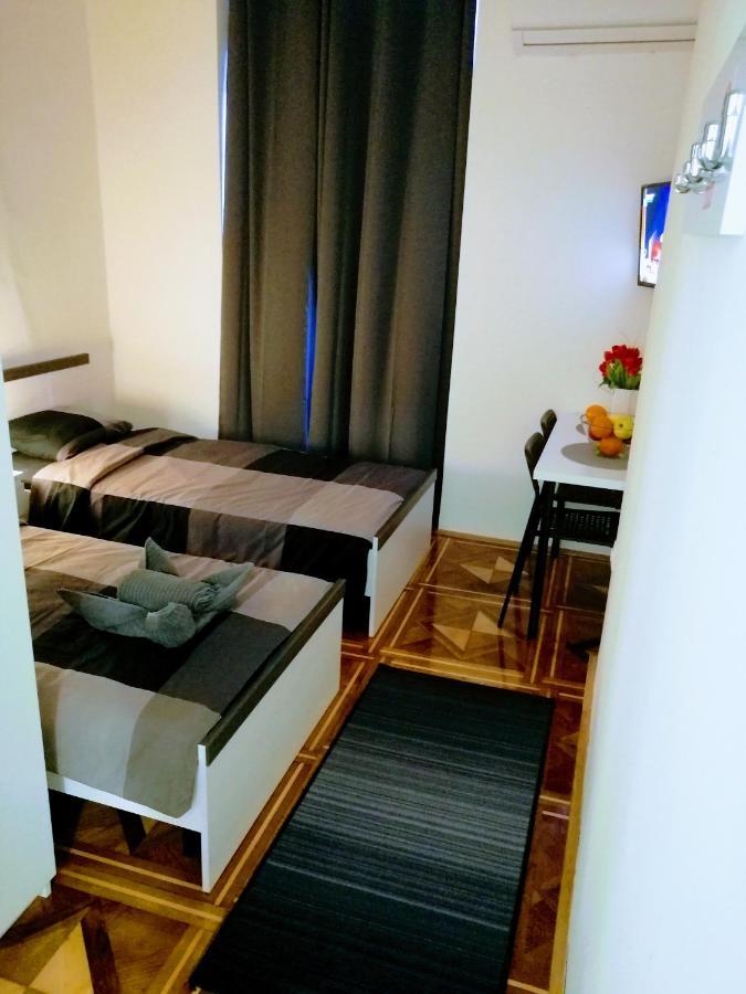Zpula Center Studio Apartments Luaran gambar