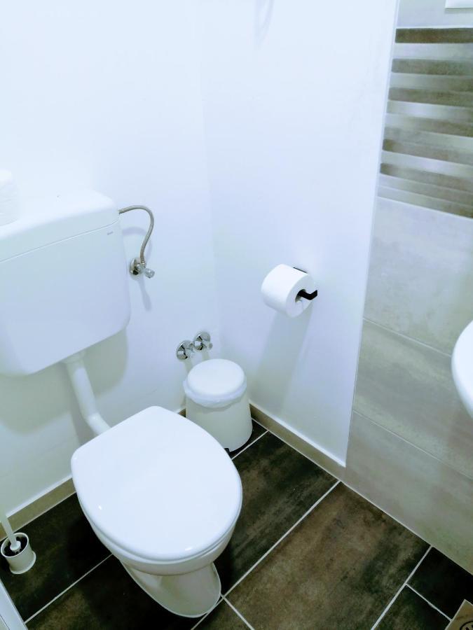 Zpula Center Studio Apartments Luaran gambar