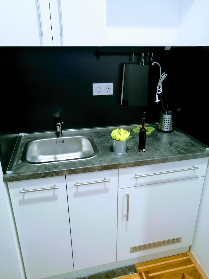 Zpula Center Studio Apartments Luaran gambar