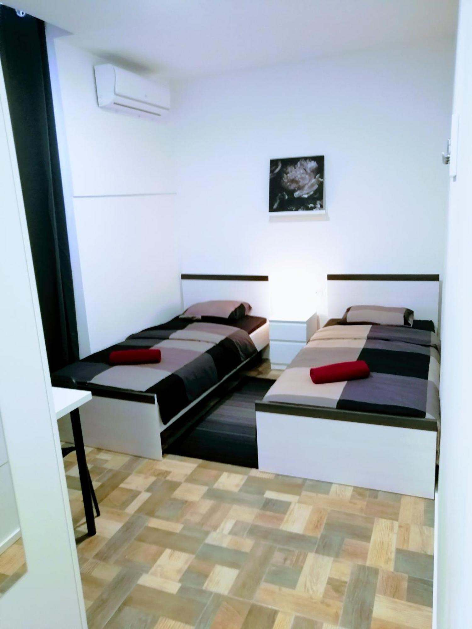 Zpula Center Studio Apartments Luaran gambar